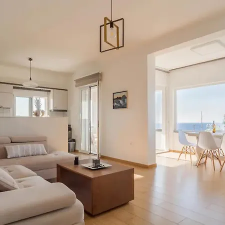 아파트 Stelianas House Floor With Private Jacuzzi 리가리아