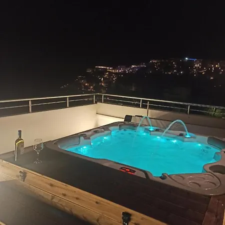 Stelianas House Floor With Private Jacuzzi 리가리아
