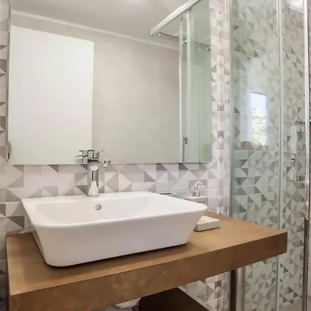 Stelianas House Floor With Private Jacuzzi * 리가리아